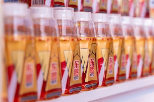 东鹏饮料荣获食业头条多项大奖,引领行业新篇章