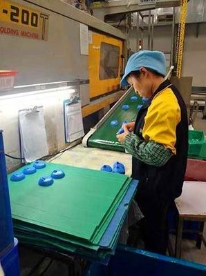 只因自闭症儿子钟情一款水杯，英国父亲的跨国请求让中国工厂重启生产线